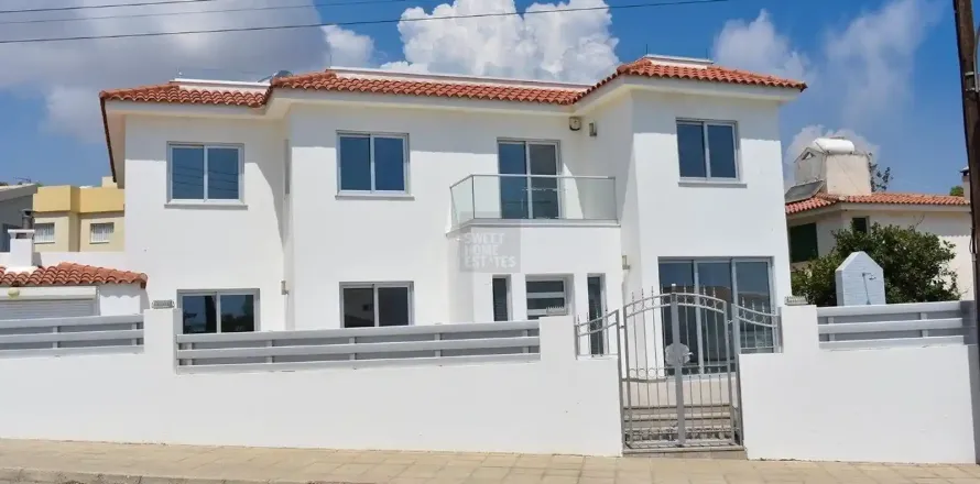 4 chambres House à Paralimni, Cyprus No. 30426