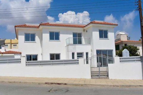 4 chambres House à Paralimni, Cyprus No. 30426 1