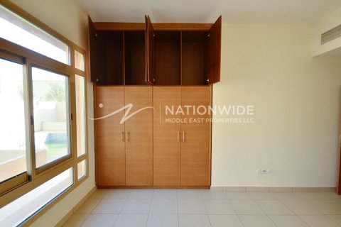 Вилла с 5 спальнями в Абу-Даби, ОАЭ №92847 9