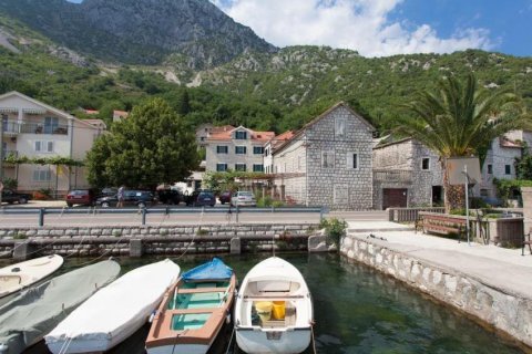 3 dormitorios Apartment en Kotor, Montenegro No. 66862 1