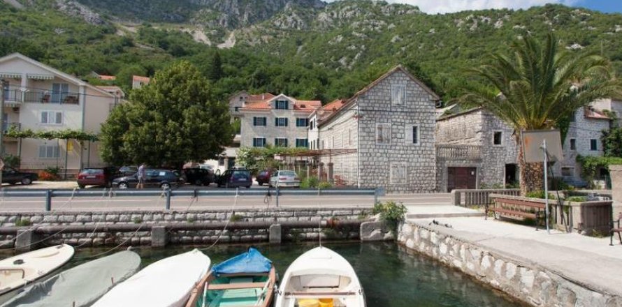 3 dormitorios Apartment en Kotor, Montenegro No. 66862