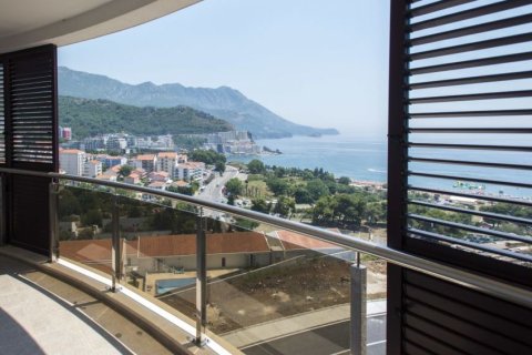 47m² Apartment en Budva, Montenegro No. 66867 3