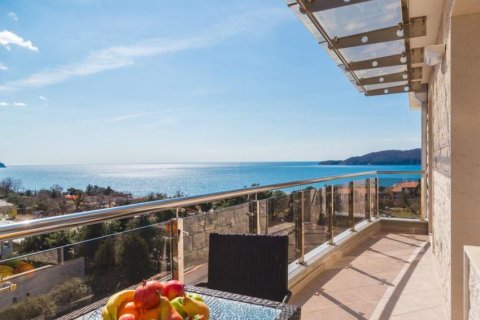 47m² Apartment en Budva, Montenegro No. 66867 16