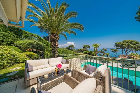 4 bedrooms Villa in Antibes, France No. 69116 3