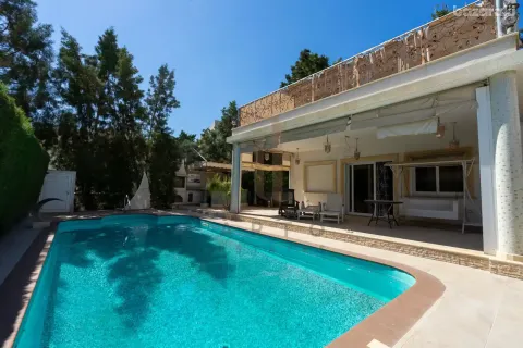 4 bedrooms Villa in Pyrgos, Cyprus No. 52623 1