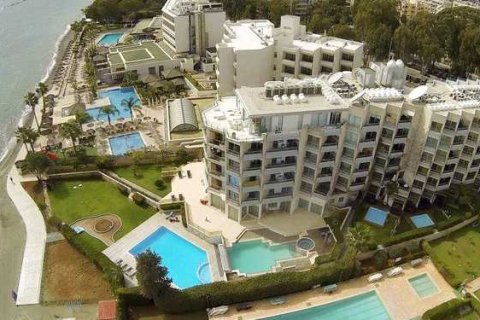 2 dormitorios Apartment en Germasogeia, Cyprus No. 65869 3