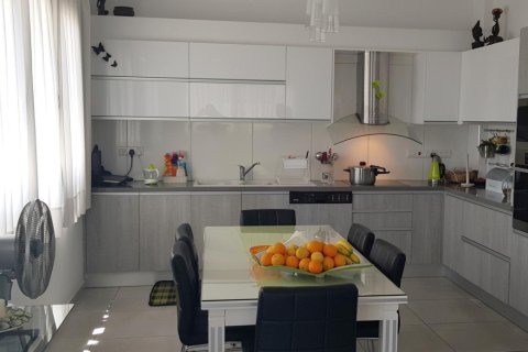 3 bedrooms Apartment in Limassol, Cyprus No. 50826 3