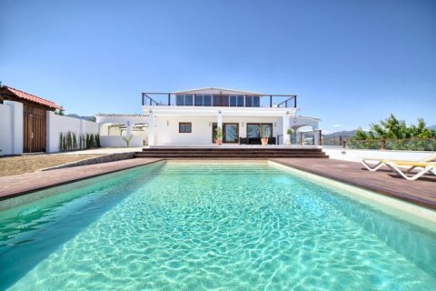 4 bedrooms House in Estepona, Spain No. 25512 2