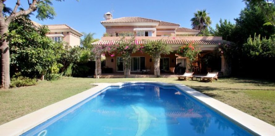 4 bedrooms House in Nueva Andalucia, Spain No. 25515