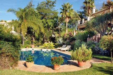 5 dormitorios House en Estepona, Spain No. 25517 1