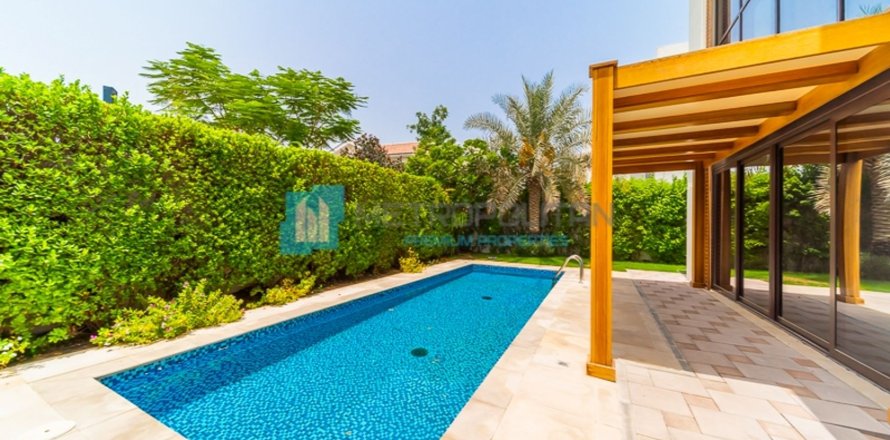 5 bedrooms Villa in District One, UAE No. 3527