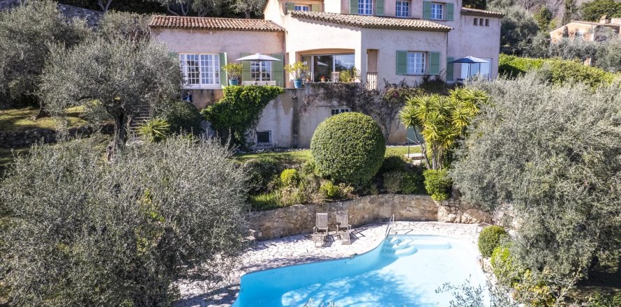 5 dormitorios Villa en Grasse, France No. 67235