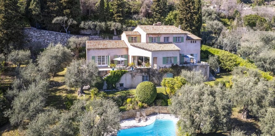 5 bedrooms Villa in Grasse, France No. 67235