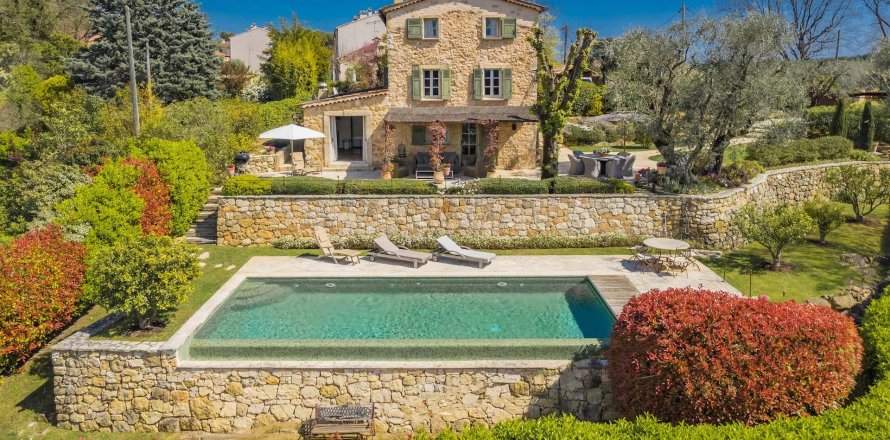 4 bedrooms Villa in Valbonne, France No. 67232