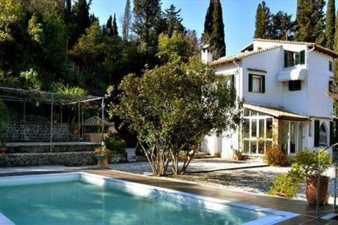 4 bedrooms Villa in Corfu, Greece No. 58747 1