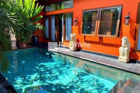 2 bedrooms Villa in Kerobokan, Indonesia No. 22738 1