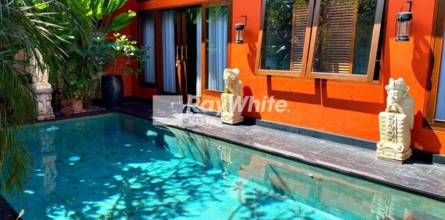 2 bedrooms Villa in Kerobokan, Indonesia No. 22738