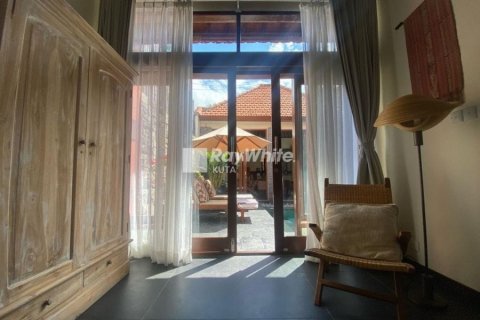 2 bedrooms Villa in Kerobokan, Indonesia No. 22738 9