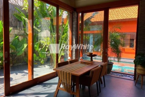 2 bedrooms Villa in Kerobokan, Indonesia No. 22738 5