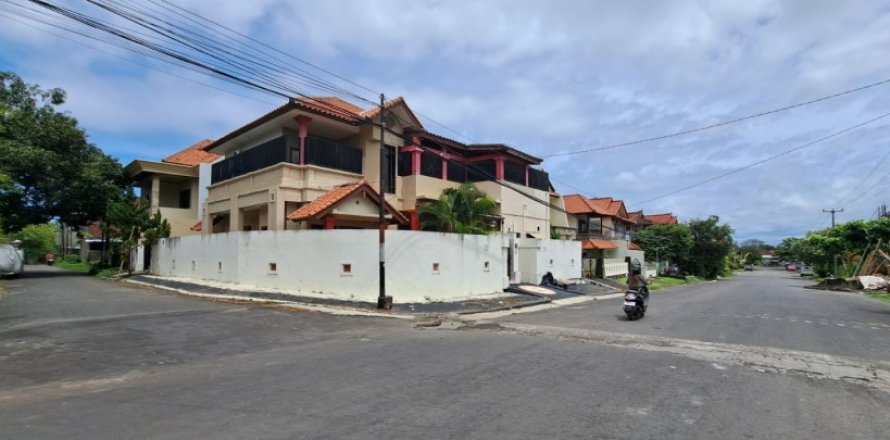 6 bedrooms House in Jimbaran, Indonesia No. 22710