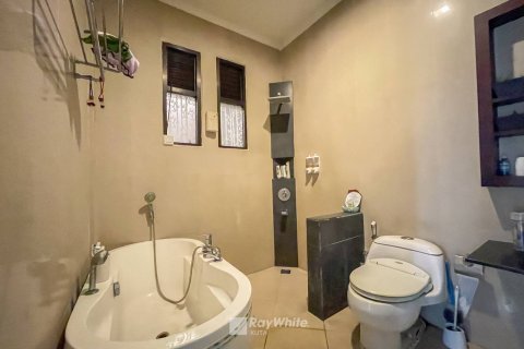 4 bedrooms House in Denpasar, Indonesia No. 22715 3