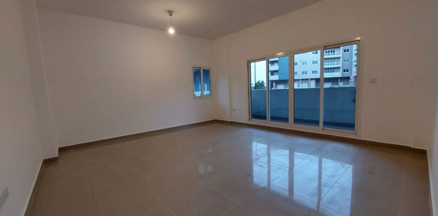 3 dormitorios Apartment en Al Reef, UAE No. 7528