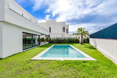 4 bedrooms Villa in Albir, Spain No. 26907 2