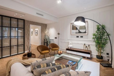 2 dormitorios Apartment en Madrid, Spain No. 26901 4