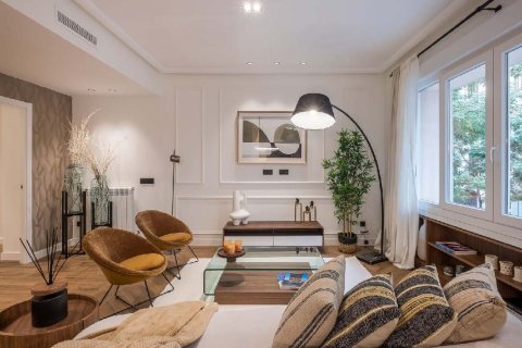 2 dormitorios Apartment en Madrid, Spain No. 26901 3