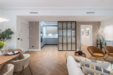 2 dormitorios Apartment en Madrid, Spain No. 26901 5