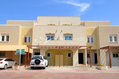 3 bedrooms Villa in Abu Dhabi, UAE No. 3695 1