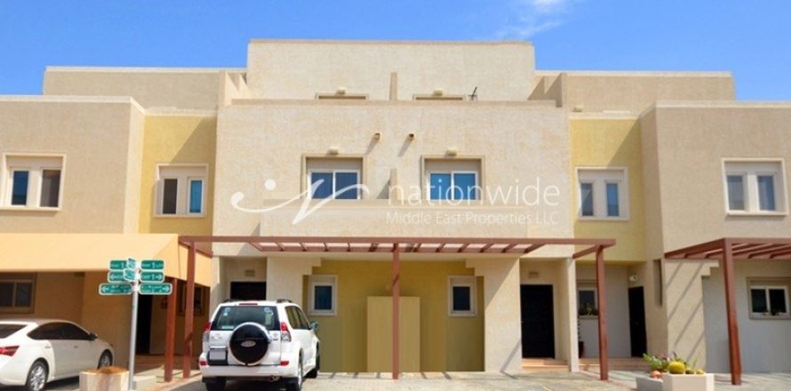 3 dormitorios Villa en Abu Dhabi, UAE No. 3695