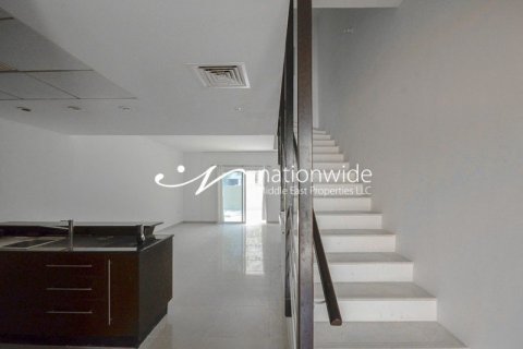 3 bedrooms Villa in Abu Dhabi, UAE No. 3695 12