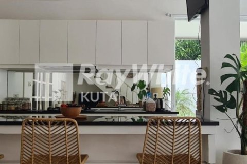 3 bedrooms Villa in Kerobokan, Indonesia No. 23091 10