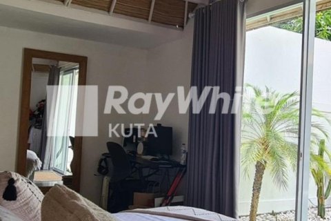 3 bedrooms Villa in Kerobokan, Indonesia No. 23091 6