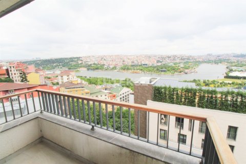 3+1 Apartment en Istanbul, Turkey No. 14136 1