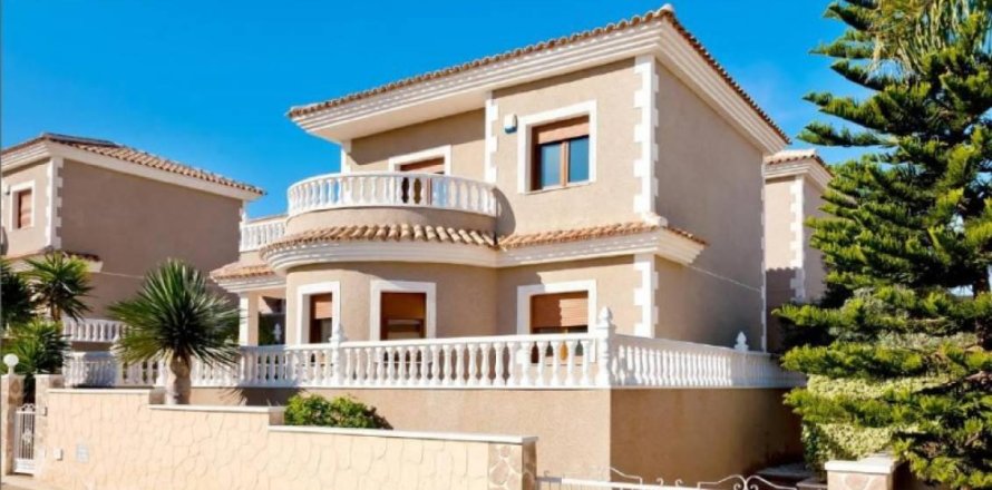 3 dormitorios Villa en Torrevieja, Spain No. 25125