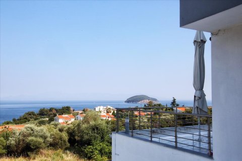 6 bedrooms Villa in Kavala, Greece No. 56748 1