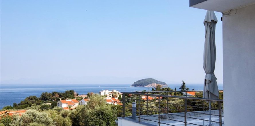 6 bedrooms Villa in Kavala, Greece No. 56748