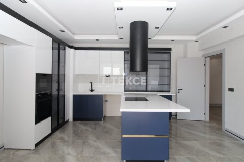 4+1 Apartment in Ankara, Turkey No. 12588 9