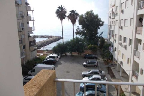 3 dormitorios Apartment en Germasogeia, Cyprus No. 75720 1