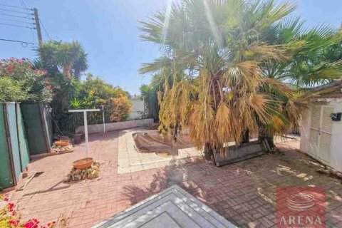 4 bedrooms Villa in Aradippou, Cyprus No. 31654 5