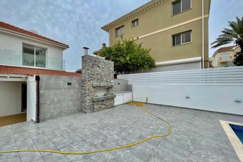 4 bedrooms House in Limassol, Cyprus No. 31013 2