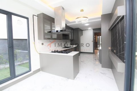 5+1 Villa in Basaksehir, Turkey No. 17446 21