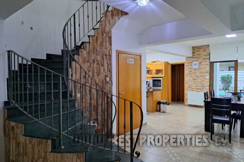 7 dormitorios House en Aradippou, Cyprus No. 74114 6