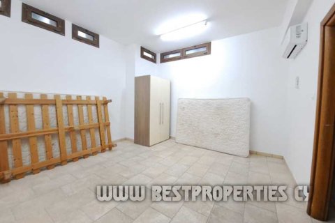 7 dormitorios House en Aradippou, Cyprus No. 74114 12