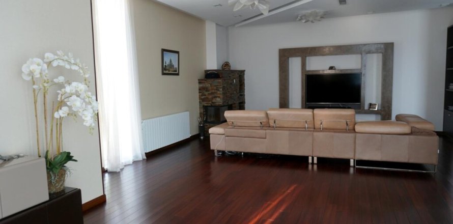 5 bedrooms Villa in Limassol, Cyprus No. 51583