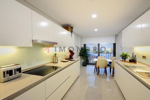 4+1 Apartment in Atasehir, Turkey No. 17856 17