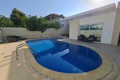 4 bedrooms House in Nicosia, Cyprus No. 40154 3