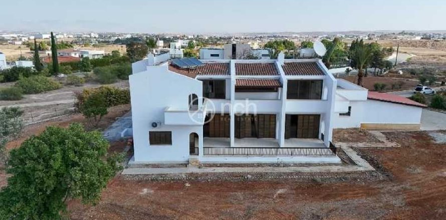 5 bedrooms House in Dali, Cyprus No. 72156